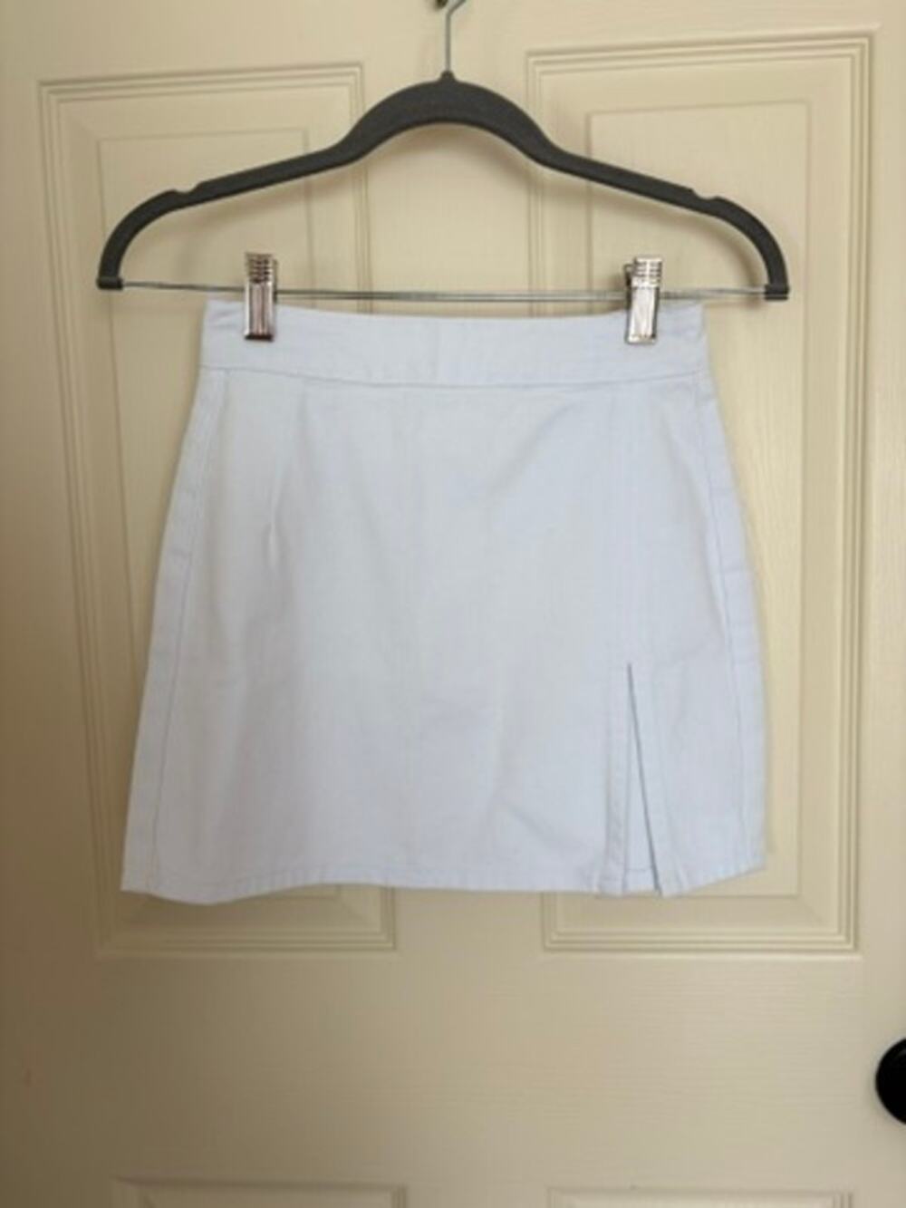 NWT Lioness White Denim Mini Skirt XXS Front Slit